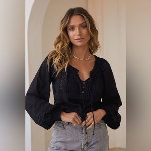 🌸 RESERVED FOR CHERYL 🌸 Kivari Greta Blouse